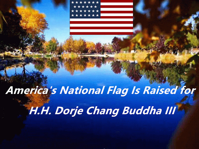 美國國旗為 H.H.Dorje Chang Buddha III 升起