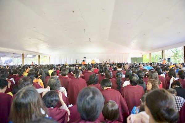 美國國旗為 H.H.Dorje Chang Buddha III 升起